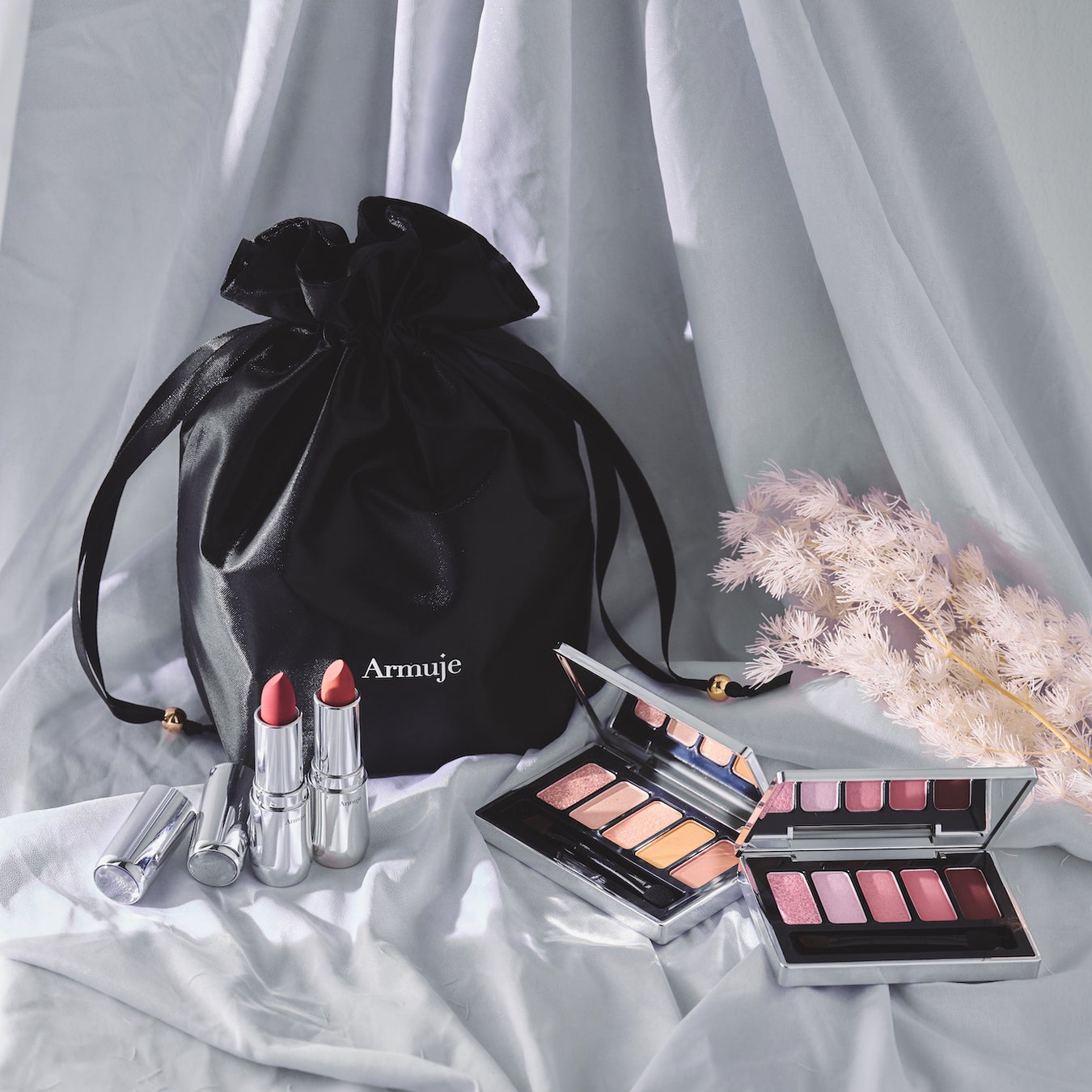 五彩緋夏プロデュース・メイクブランド「Armuje」、クリスマスコフレ＆クリスマス限定リップを発売！のサブ画像3_クリスマスコフレ「jewel box collection」。warmとcoolの2種類を販売。