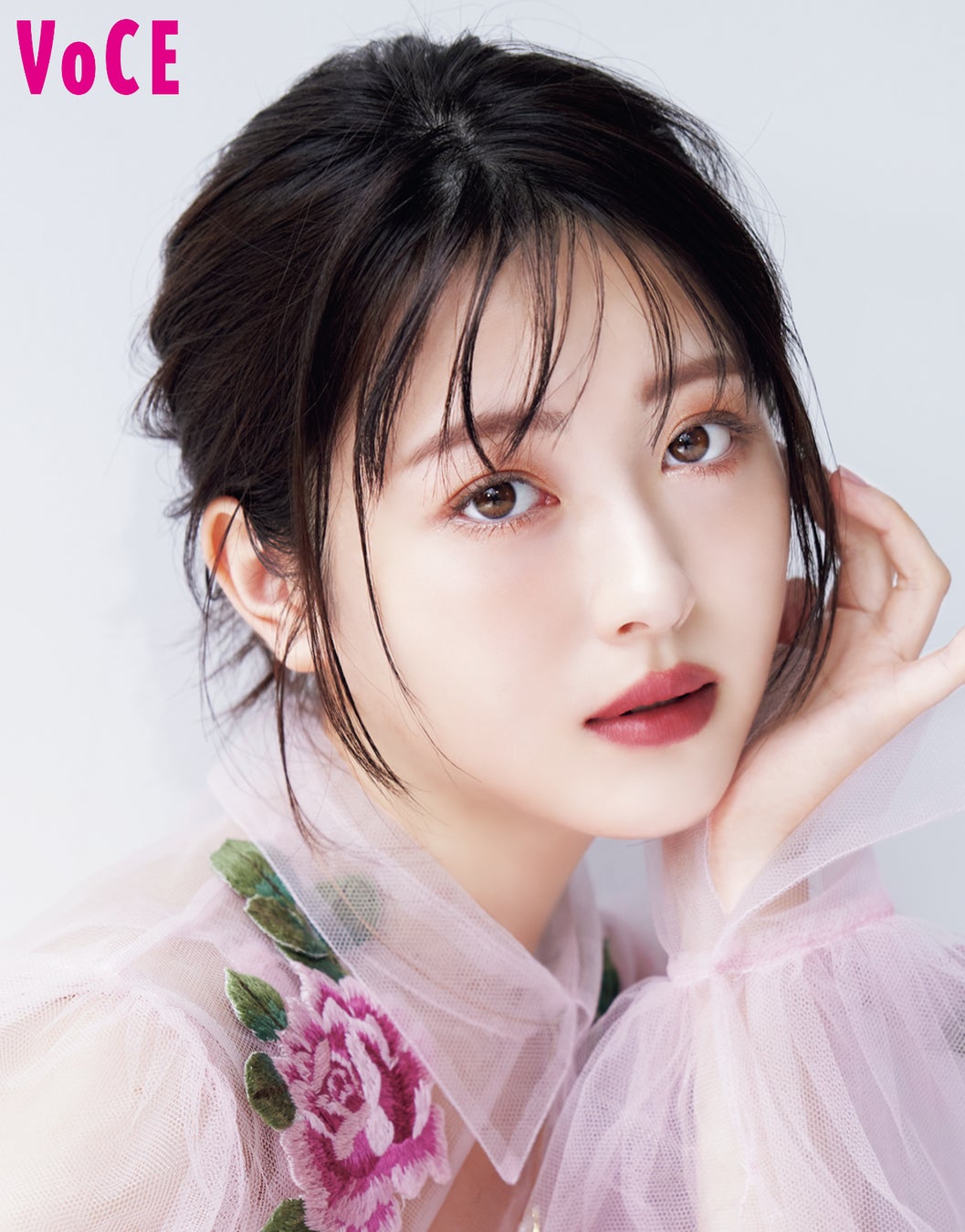 ​キレイの加速度が止まらない！浜辺美波が約一年ぶりに表紙に登場　VOCE1月号は11月22日発売！のサブ画像1