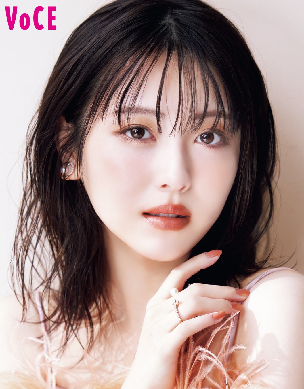 ​キレイの加速度が止まらない！浜辺美波が約一年ぶりに表紙に登場　VOCE1月号は11月22日発売！のサブ画像2