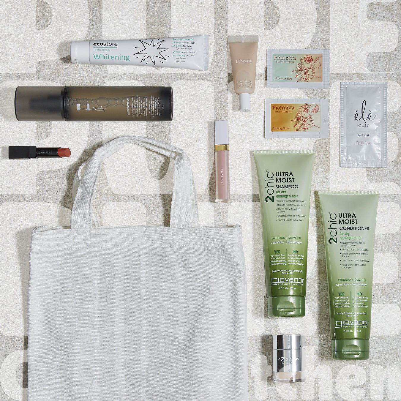 ＜コスメキッチン・コスメキッチン ビューティー＞毎年人気の福袋が今年も登場！ベストセラーを集めた福袋「2023 ラッキーバッグ」が数量限定発売！のサブ画像3_2023 Cosme Kitchen ラッキーバッグ ( m.m.m スキンエクスパートパウダーBE・toone グロス プランパーEX01 リップグロス) 7,700円 (税込)