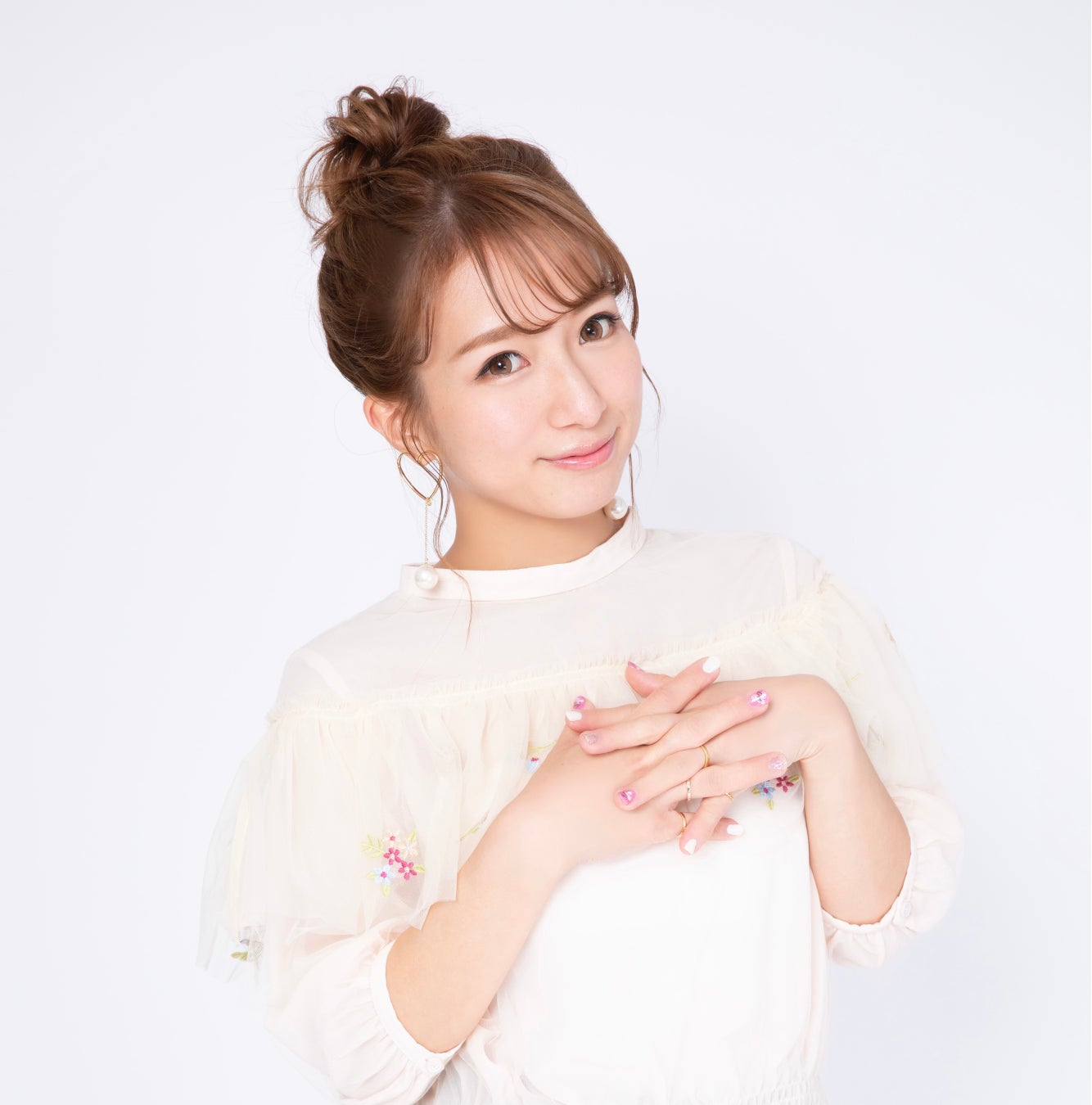 辻󠄀希美がディレクターを務めるビューティーブランド〈illuN（イリュン）〉から肌カバーとエイジングケア*が同時に叶う新感覚のスキンケアアイテムが登場。のサブ画像4