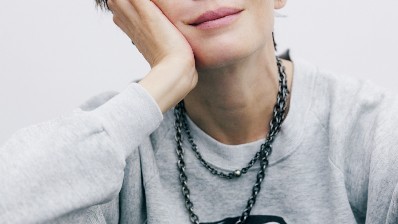 FRaU1月号で宮沢りえが“ニュービューティ”を案内。　カラフルなメイク、サステナブルな素材や古着をミックスしたスタイリングで新たな価値を魅せるのメイン画像