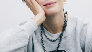 FRaU1月号で宮沢りえが“ニュービューティ”を案内。　カラフルなメイク、サステナブルな素材や古着をミックスしたスタイリングで新たな価値を魅せるのメイン画像