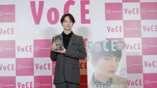 【速報】Kis-My-Ft2 玉森裕太 『VOCE』が選ぶ「2022年 最も美しい人」受賞！　贈賞式に艶やかなグレーのスーツ姿で登場。「受賞はドッキリかと思った」のメイン画像