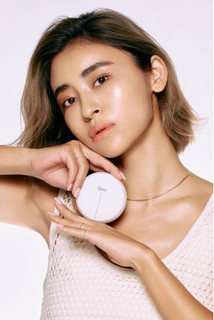 山中美智子によるスキンケアブランド〈favs〉のクッションファンデーションが本音のコスメ批評誌 「LDK the Beauty」にてベストコスメ2022 ファンデーション部門第1位を獲得！のサブ画像5