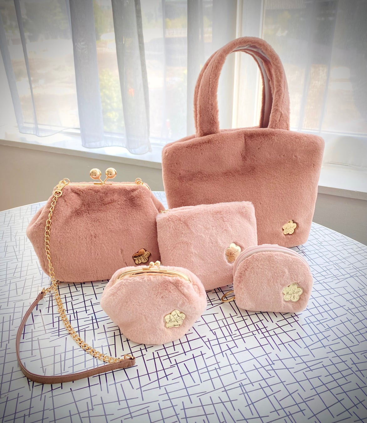 マリークヮント流「あざと仕込みメイク」「ガールクラッシュメイク」をご紹介！ホリデーシーズンに映える「冬のおでかけメイク」を公開のサブ画像13