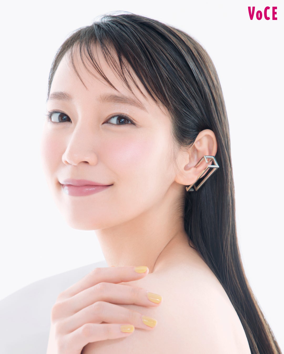 吉岡里帆が表紙に登場！まもなく迎える30歳の「いろいろはじめ」とは？　VOCE3月号1月20日発売！のサブ画像1