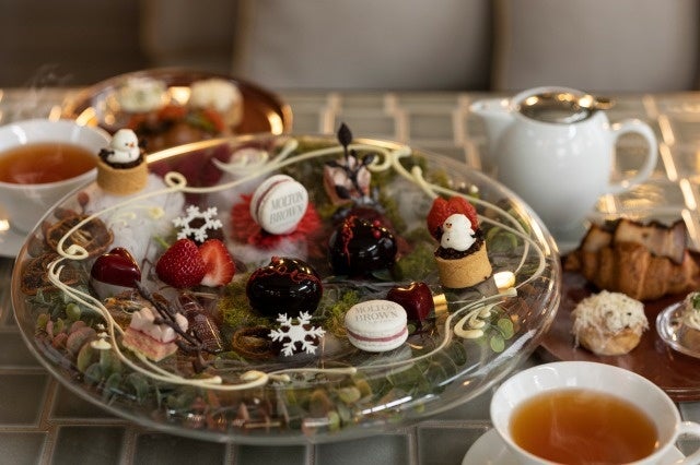 大阪・堂島浜のホテルZentis Osakaとコラボレーション　モルトンブラウンのフレグランスをイメージしたバレンタイン限定スイーツ＆カクテル　2023年2月１日（水）～2月28日（火）のサブ画像2_アフタヌーンティープレート