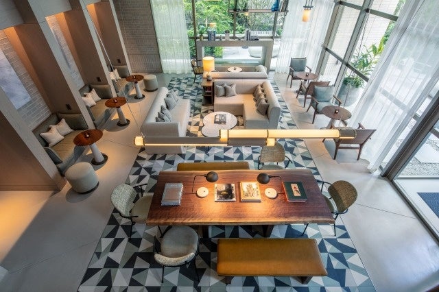 大阪・堂島浜のホテルZentis Osakaとコラボレーション　モルトンブラウンのフレグランスをイメージしたバレンタイン限定スイーツ＆カクテル　2023年2月１日（水）～2月28日（火）のサブ画像6_ゆったりとしたゲストラウンジ