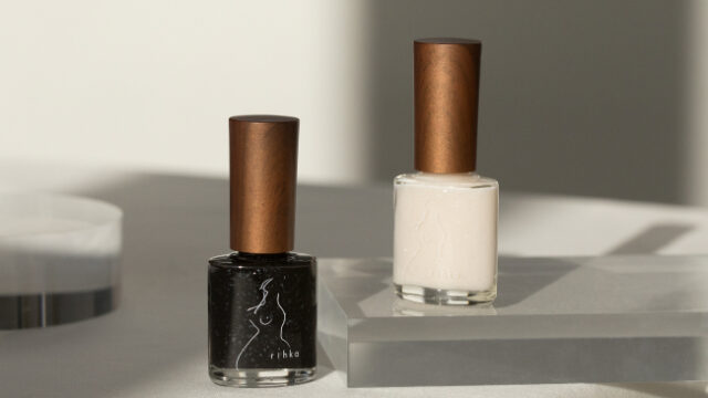 コスメティックブランド「rihka」、撮影の舞台裏をイメージしたブランド初のモノクロームコレクション「behind the scenes」を1月26日より発売のメイン画像