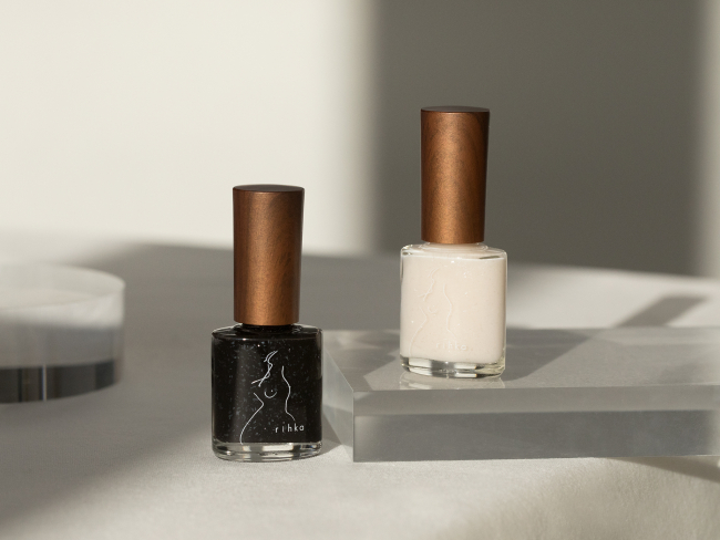 コスメティックブランド「rihka」、撮影の舞台裏をイメージしたブランド初のモノクロームコレクション「behind the scenes」を1月26日より発売のメイン画像