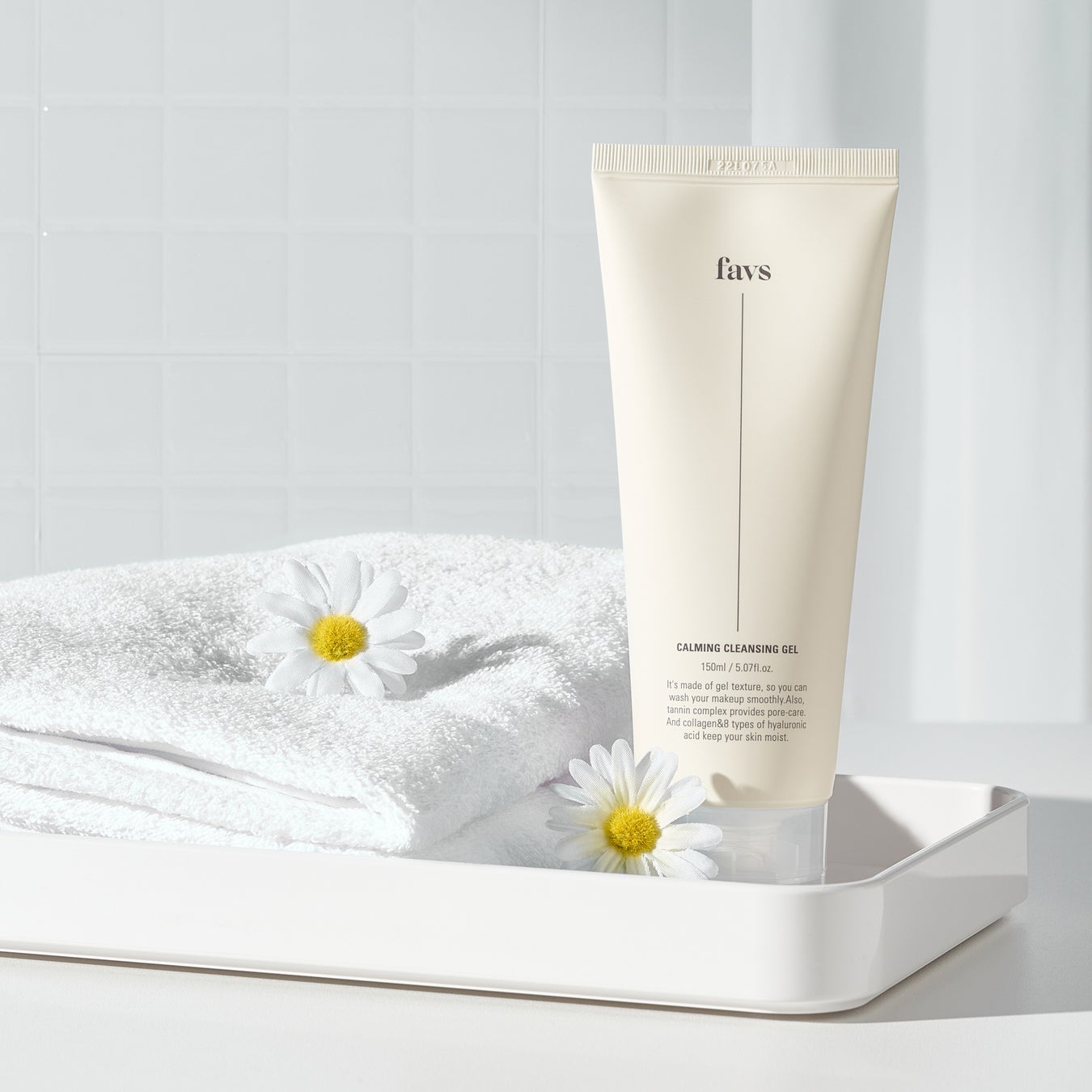 山中美智子による美しく時を重ねるスキンケアブランド〈favs〉より、どこまでもやさしいうるおいで包み込むようにメイクをオフする、みずみずしいクレンジングジェルを発売いたします。のサブ画像1