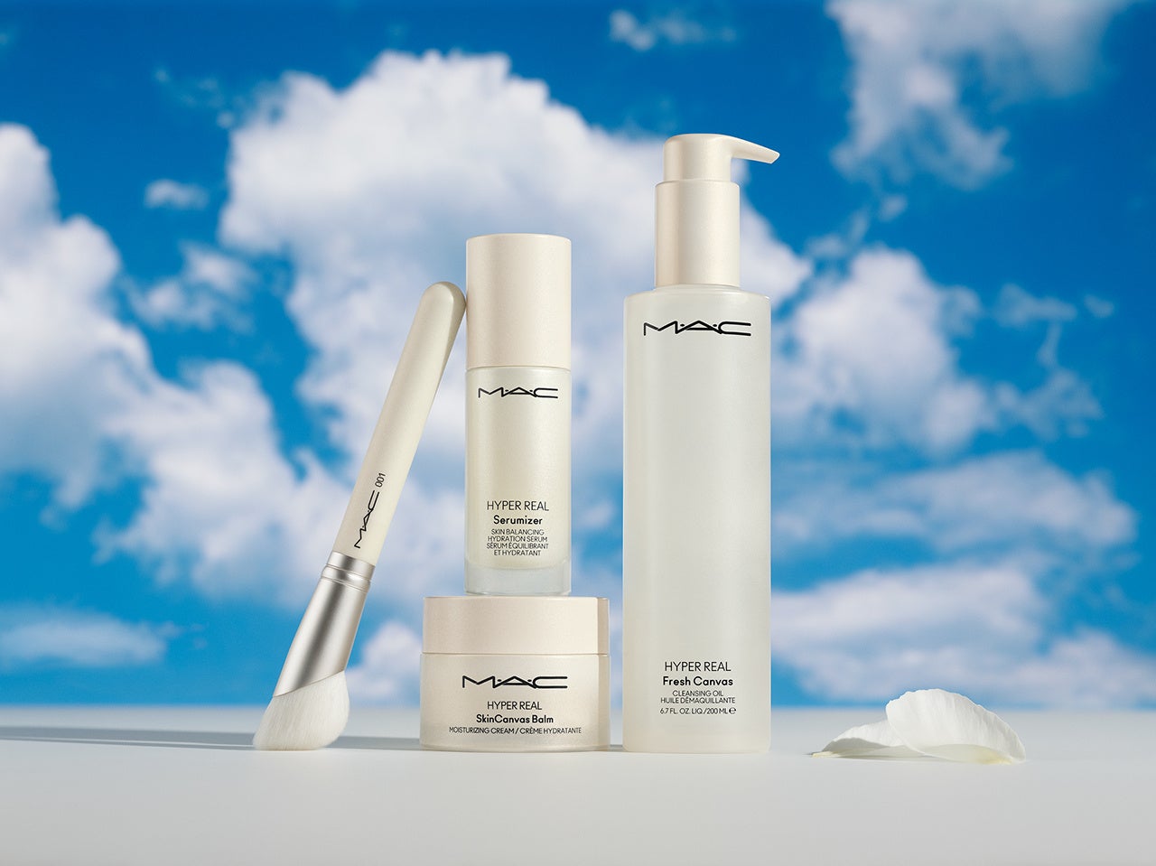 【M·A·C 】様々な肌に触れ、メイク最前線をリードするM·A·Cメイクアップアーティストからの支持を獲得したスキンケアライン ハイパー リアル コレクションが、2023年1月5日新発売のサブ画像2