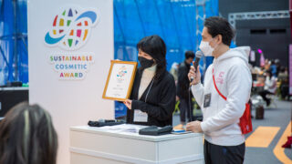 「サステナブルコスメアワード」が2022年度の授賞式を開催。GOLD賞は俳優・井浦新夫妻が手がけるヘアケアブランド「Kruhi（クルヒ）」が受賞。のメイン画像