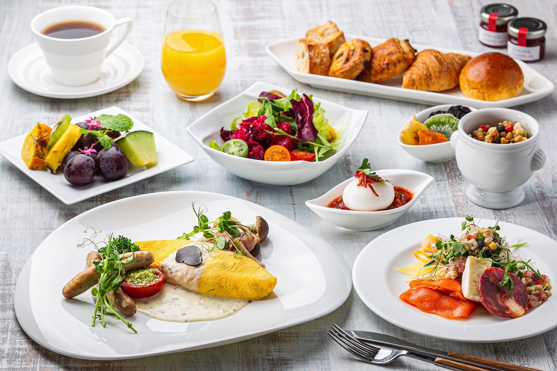 【神戸メリケンパークオリエンタルホテル】心身を癒す至福のインルームトリートメント付「リトリートステイKOBE春夏」「エグゼクティブルーム」宿泊者限定プランとして1日2室限定で販売開始のサブ画像6_エグゼクティブラウンジ朝食イメージ