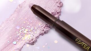 【2023年2月14日】メイクアップブランド『エクセル』から、なめらかで高密着なスティックタイプの大ヒットアイシャドウ オンライン限定色 発売のメイン画像