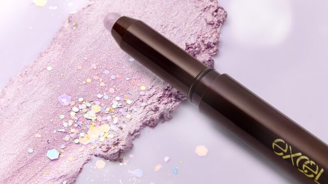 【2023年2月14日】メイクアップブランド『エクセル』から、なめらかで高密着なスティックタイプの大ヒットアイシャドウ オンライン限定色 発売のメイン画像