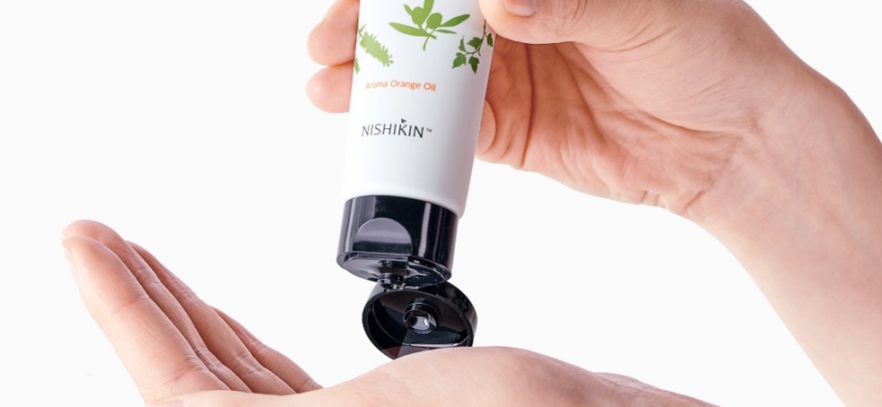 100％天然由来、美容液成分33種配合。チューブ容器で快適な使い心地。肌を柔らかくするブースター発想の進化系クレンジング「ブリリアントスハダ　クレンジングバーム」新登場！２０２３年２月２２日発売のメイン画像