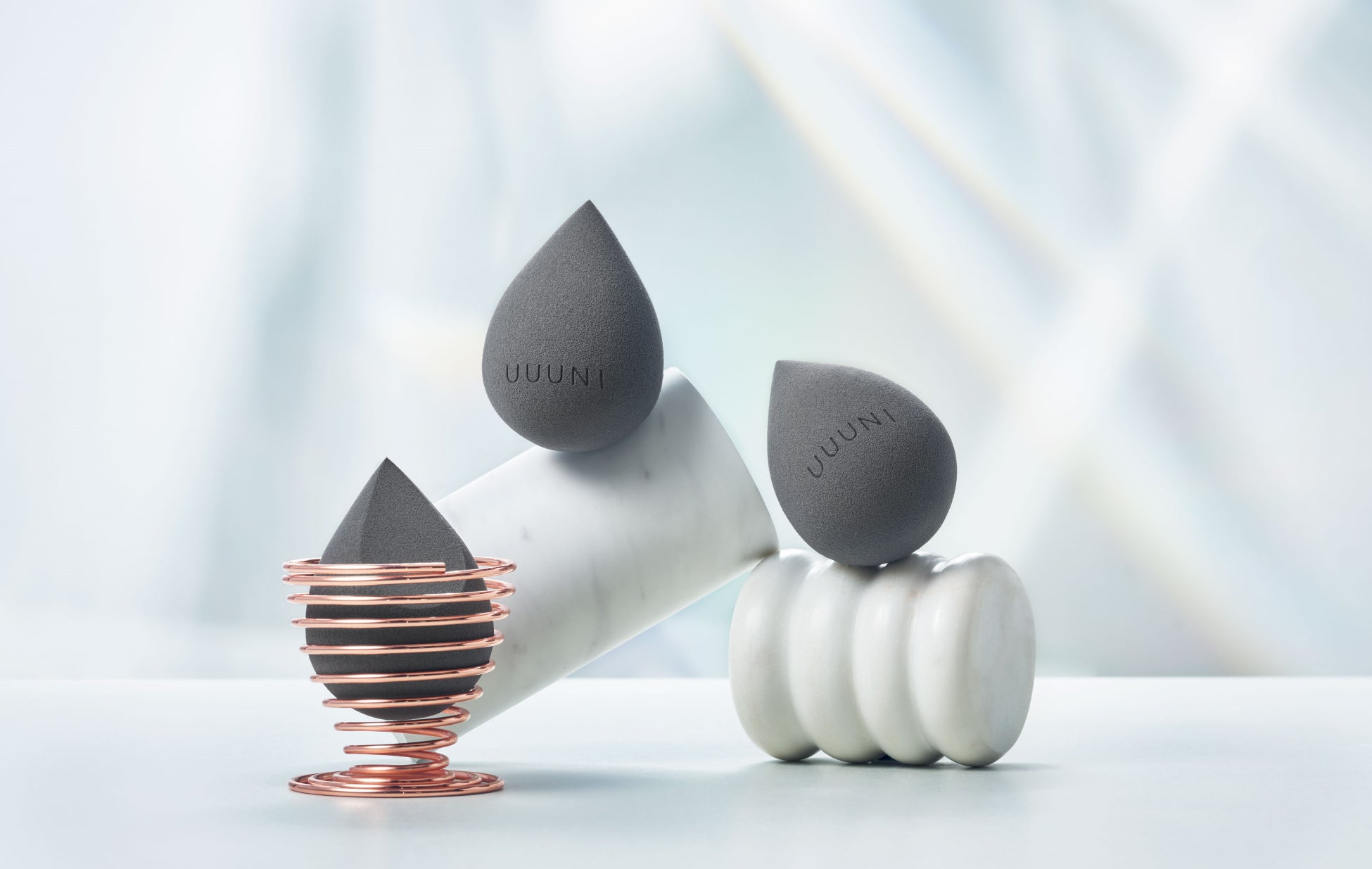 なめらかな肌あたりの立体スポンジと置き場に困らない専用ホルダー新登場！『ウーニ　メイクアップスポンジ&ホルダー』『ウーニ　メイクアップスポンジ』のサブ画像1