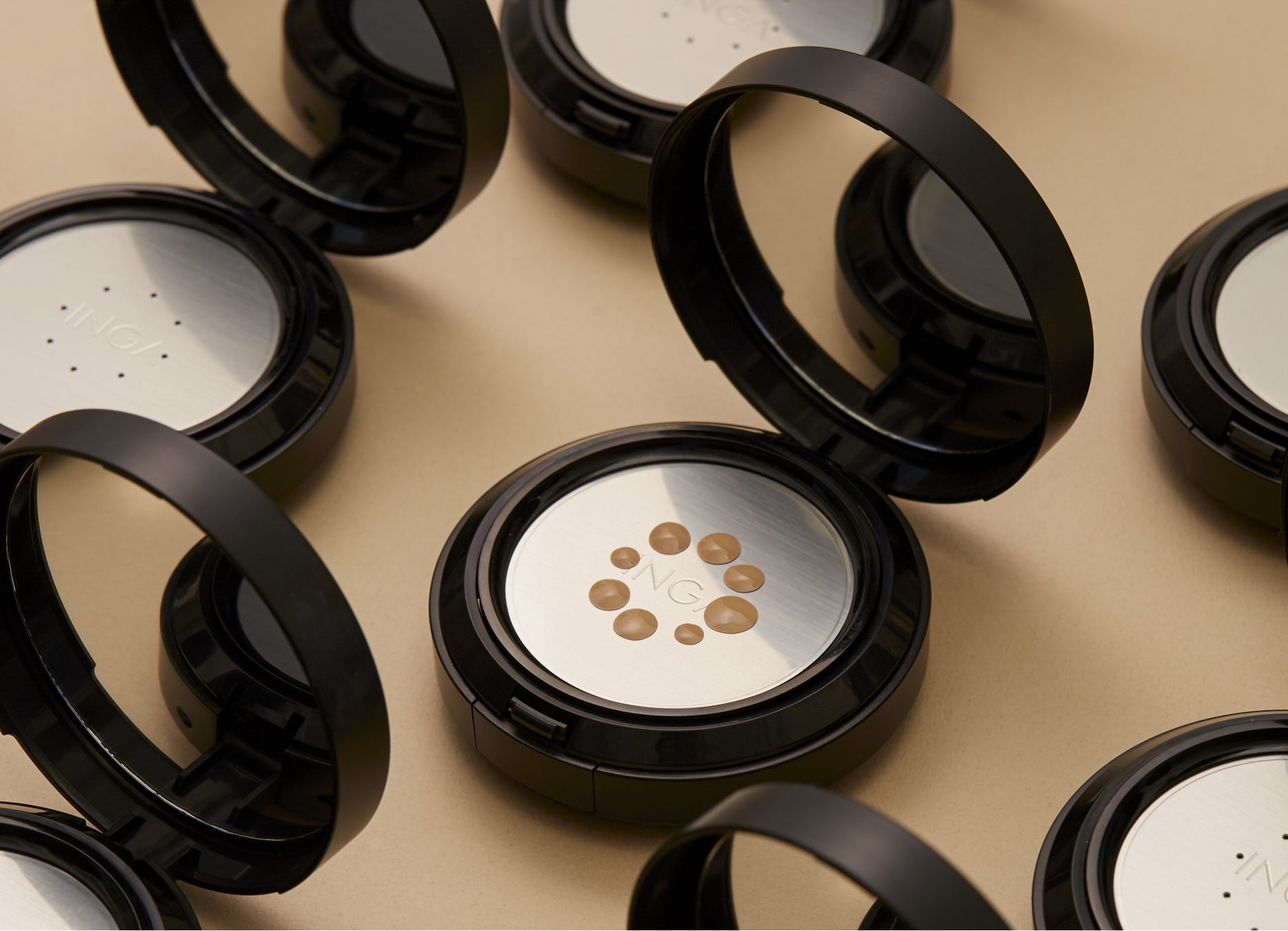 クッションファンデ界から真の実力派登場！まるでタトゥーのように密着する INGA Cover Fitting Tattoo Cushion３月１日発売のサブ画像1