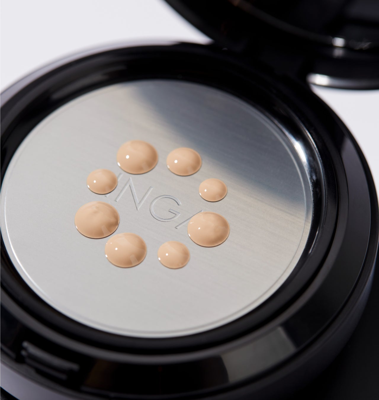 クッションファンデ界から真の実力派登場！まるでタトゥーのように密着する INGA Cover Fitting Tattoo Cushion３月１日発売のサブ画像2