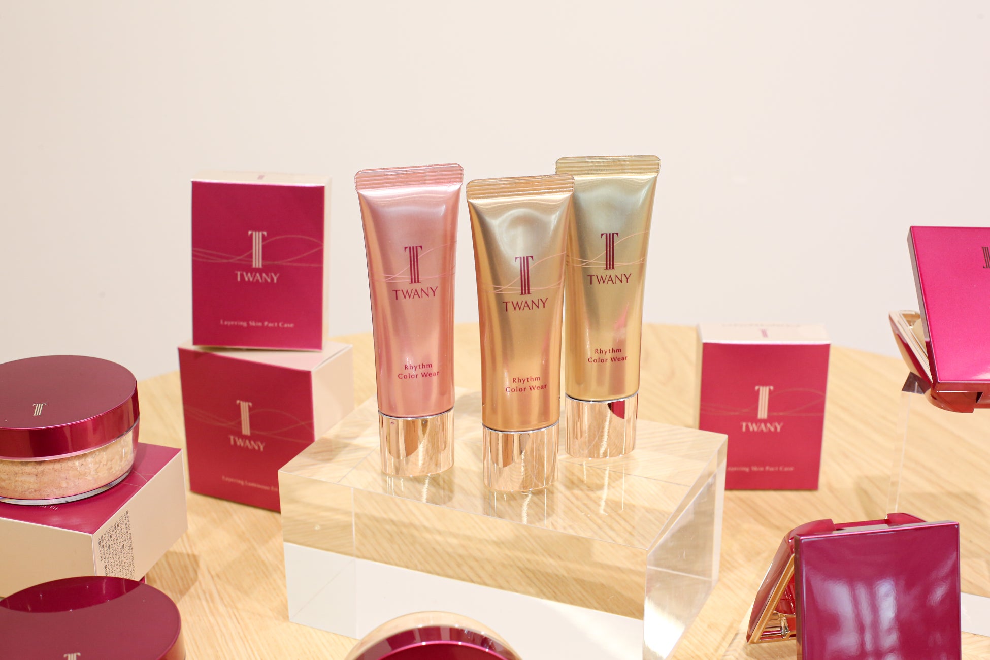 個々に感じるくすみやライフスタイルに寄り添う新ベースメイク誕生「トワニー　リズムカラーウェア」3月11日（土）販売開始　透明感レイヤリングを楽しむパウダーファンデーションとおしろいも同時発売のサブ画像11