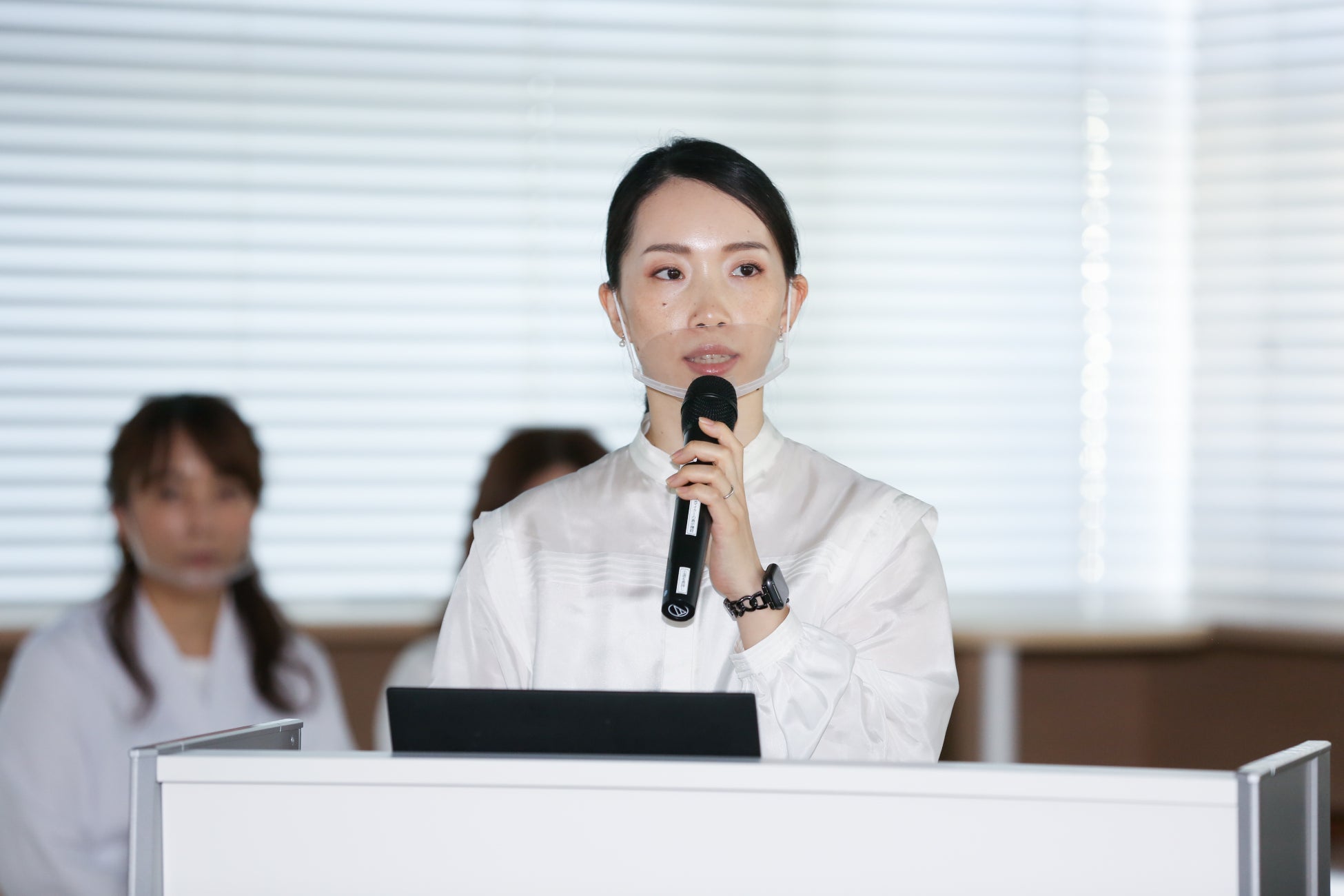 個々に感じるくすみやライフスタイルに寄り添う新ベースメイク誕生「トワニー　リズムカラーウェア」3月11日（土）販売開始　透明感レイヤリングを楽しむパウダーファンデーションとおしろいも同時発売のサブ画像12