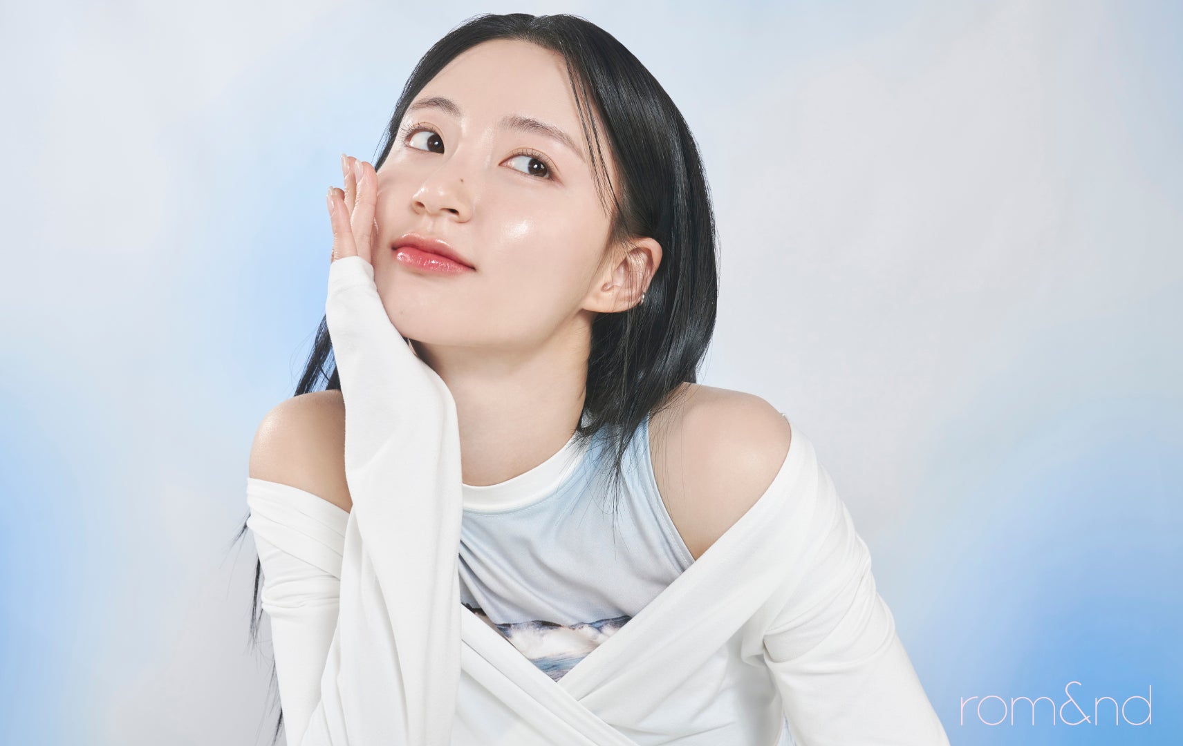 【ロムアンド待望の新作リップ】韓国発売2日間で累計販売数15,000個*突破！むっちりもちもちと弾む質感のリップバーム「グラスティングメルティングバーム」が日本新発売のサブ画像1