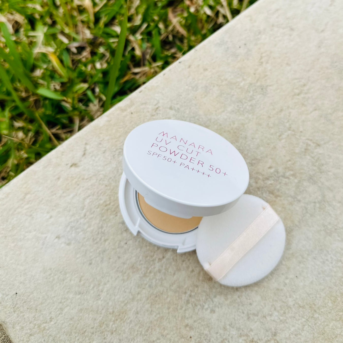 【ロフト】おすすめUV対策アイテム／さらに進化したパクト型・スティック型の日焼け止めが登場！／重ね着風のアームカバーや日傘になる扇子ものサブ画像4_マナラ UVカットパウダー50+