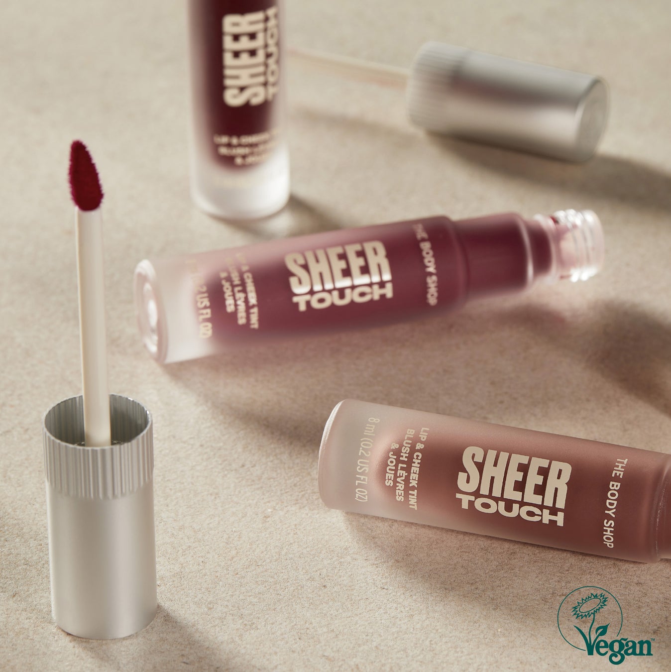 軽いつけ心地なのにリッチな発色 素肌を美しく彩るヴィーガンメイクアップ「シアータッチ リップ＆チーク」3色が新登場－ひと塗りで叶う ワントーンメイクに便利なアイテム－2023年5月18日（木) 新発売のサブ画像1