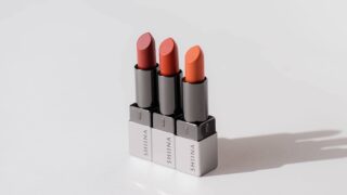 開始1日で90万円突破！“環境活動家をなくしたい環境活動家” 露木しいなが手がけるオーガニックコスメ〈SHIINA organic〉クラウドファンディングで期間限定発売！口紅体験会も開催。のメイン画像