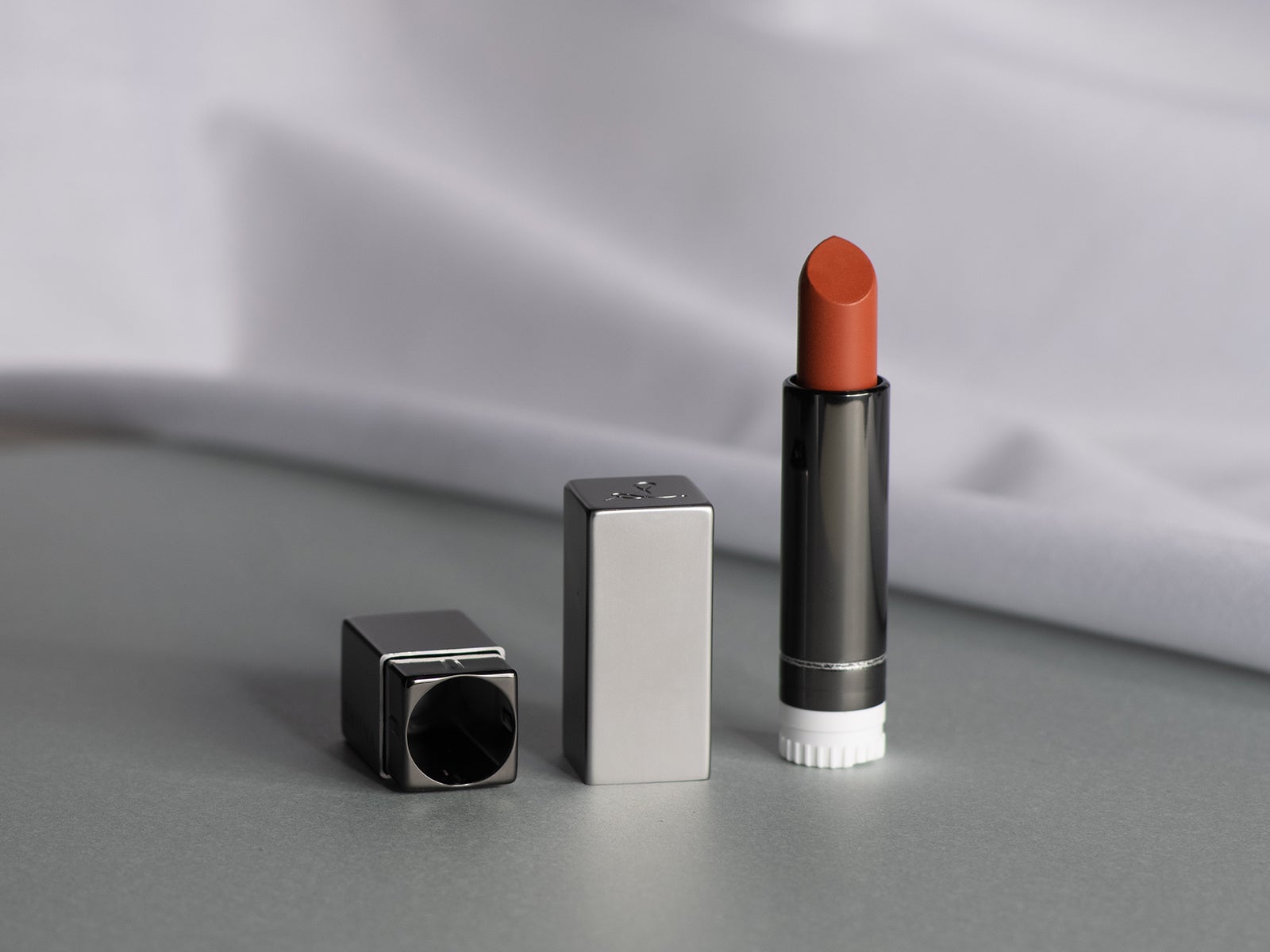 開始1日で90万円突破！“環境活動家をなくしたい環境活動家” 露木しいなが手がけるオーガニックコスメ〈SHIINA organic〉クラウドファンディングで期間限定発売！口紅体験会も開催。のサブ画像7_口紅ケースとリフィルに分けられるから、使い終わったら新しいリフィルに挿し替えて、繰り返し使えます。