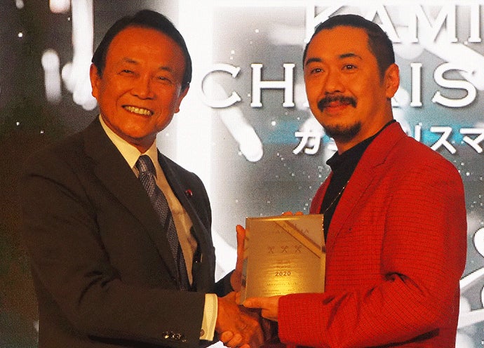 【髪カリスマ 4年連続三ツ星受賞者】朝日光輝プロデュースの『FREELY リキッドアイライナー』がリリース！のサブ画像3