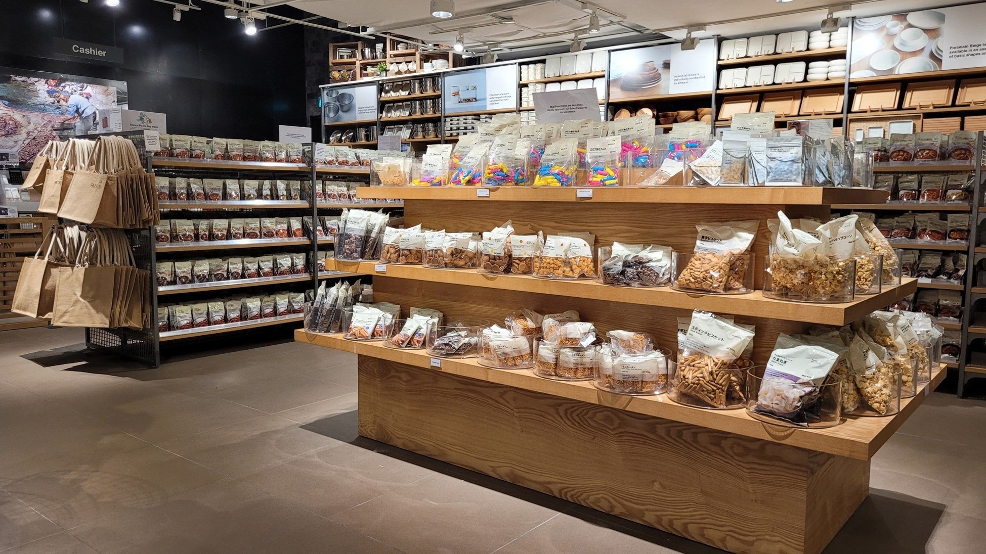 バラエティショップについての意識調査 人気の秘訣は「品ぞろえ」のサブ画像1