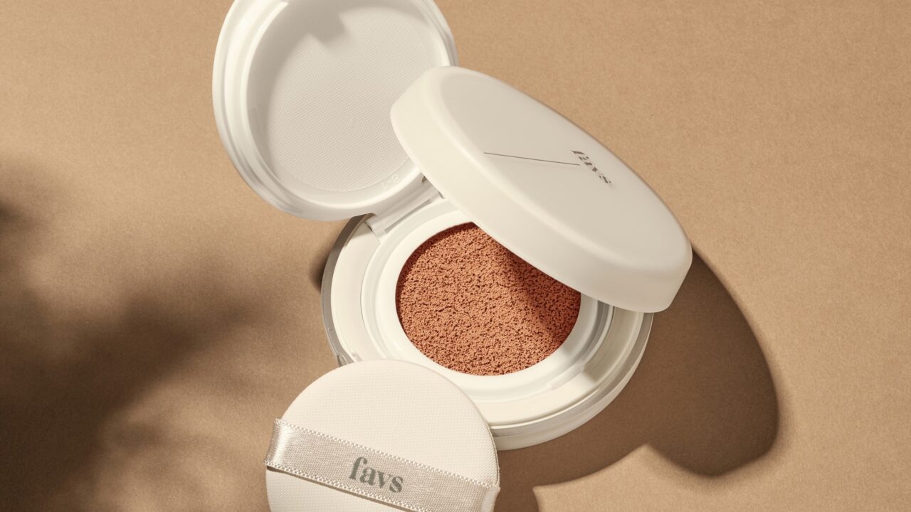 リピーター続出！♦ベスコス第１位獲得♦のクッションファンデーションから限定色となる、ダークカラーが新登場！のメイン画像