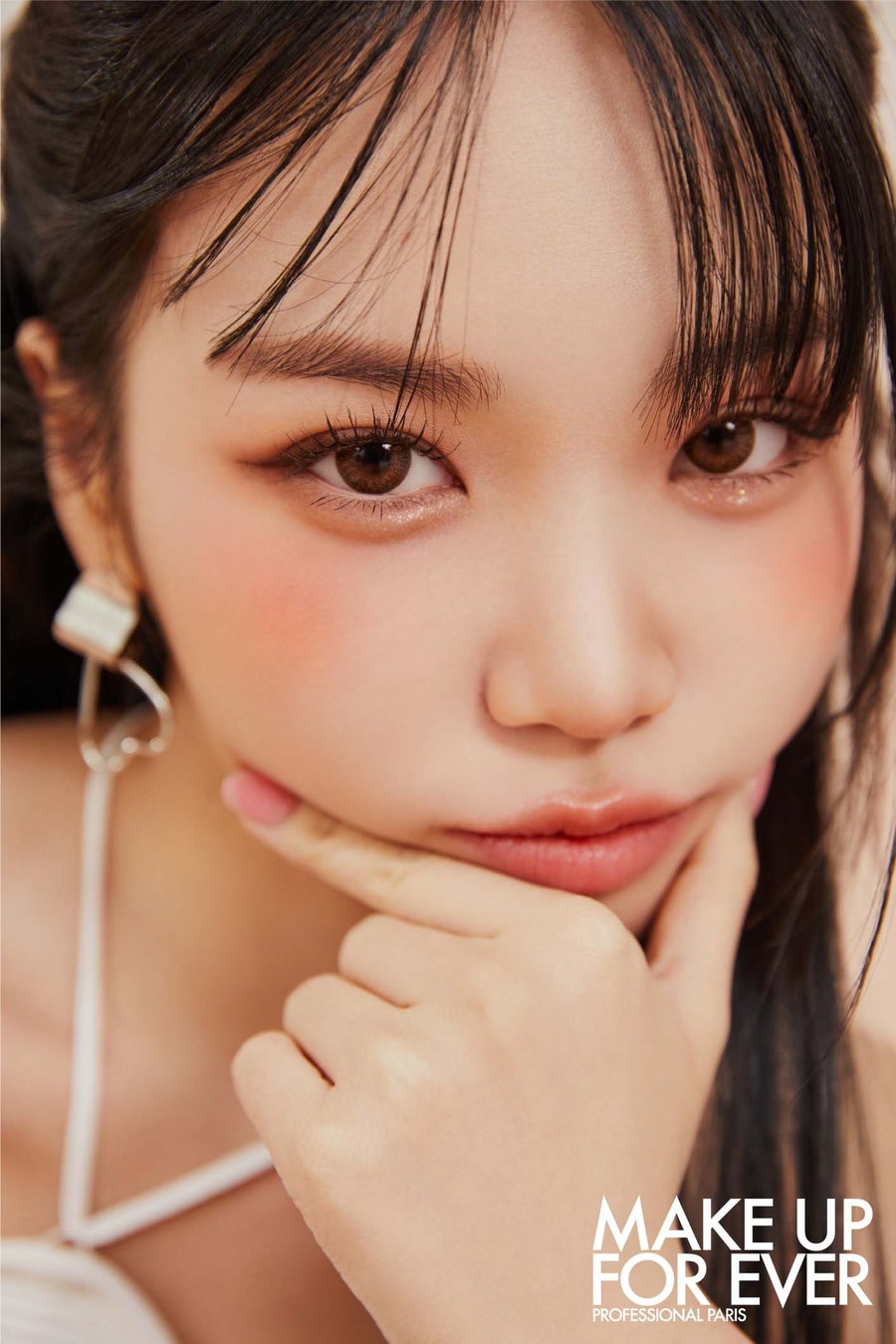 メイクアップフォーエバー ジャパンアンバサダー LE SSERAFIM（ル セラフィム）のKIM CHAEWON キュートなEYEフォーカスルックを披露！のサブ画像1