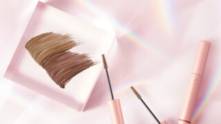 眉も、髪と同じように「スタイリング」する時代へ。ヘアスタイリング成分（※1）配合。抜群のセット力としなやかな質感が両立。毛流れを自在に操る“次世代”眉マスカラが登場。のメイン画像