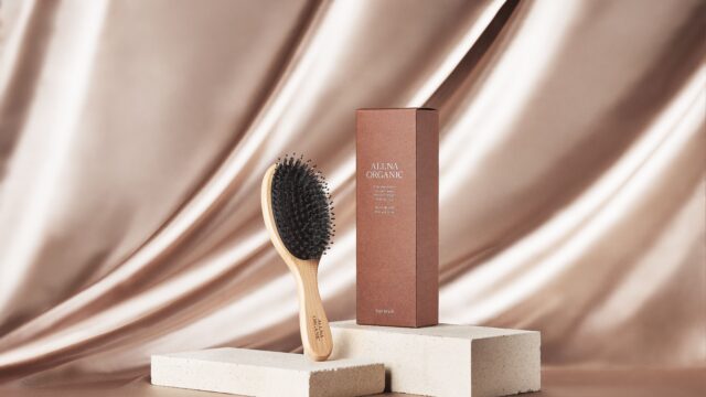 とかすだけで「艶シルク髪」。瞬時にほどける、ヘアブラシが新登場。のメイン画像