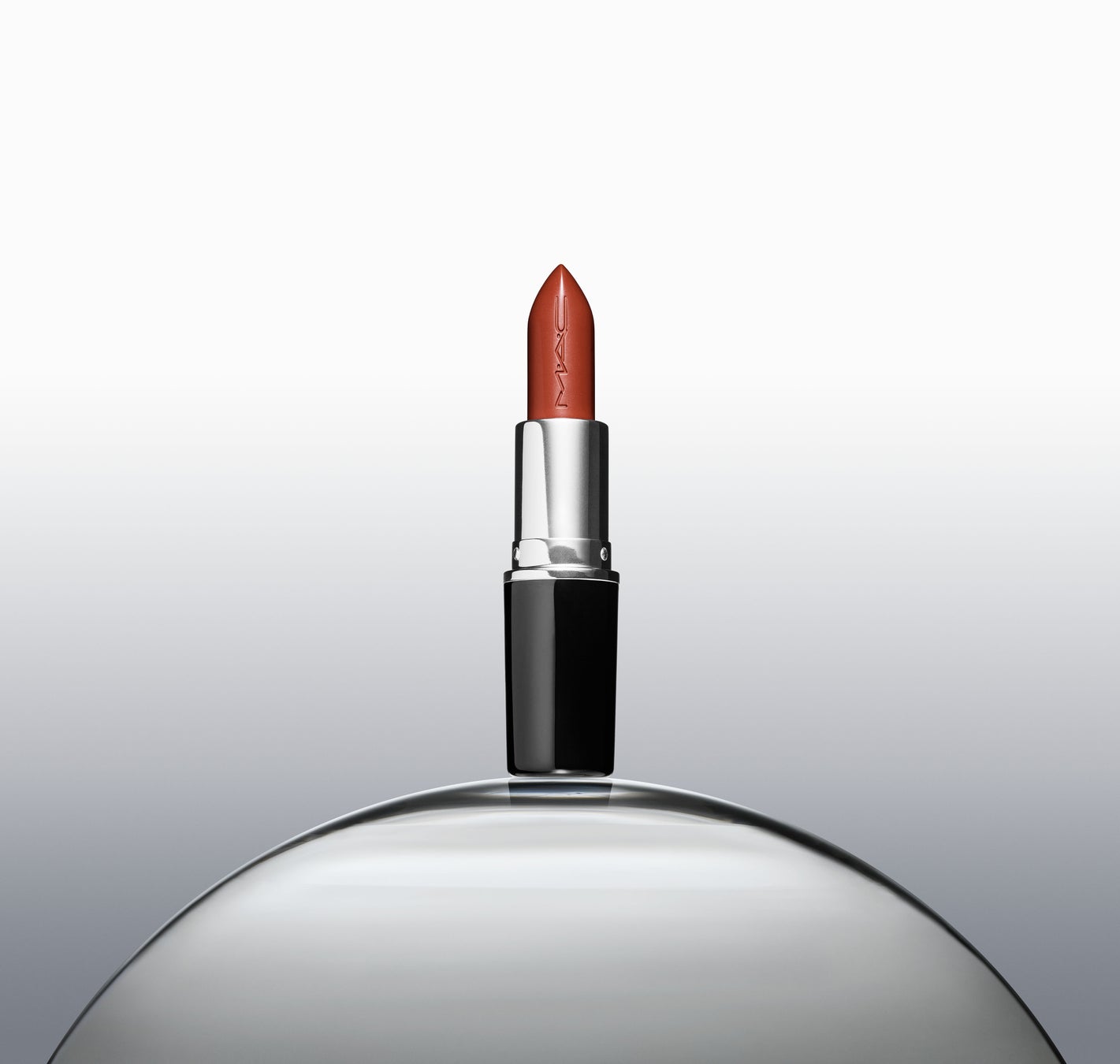 【M·A·C】肌にすっとなじむドレスアップリップ、ラスターガラス リップスティックから新6色登場のサブ画像4