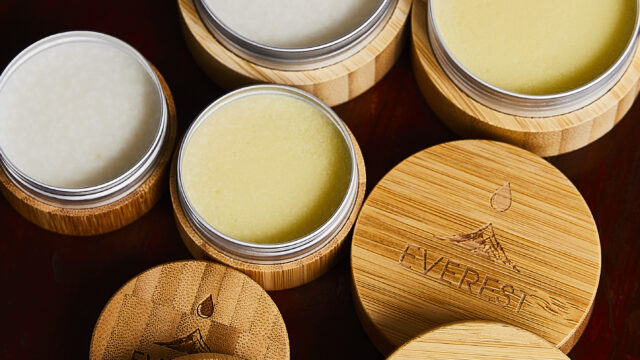 ストリートコスメブランド「EVEREST」が、9月18日 「世界竹の日」に先駆けて、アップサイクルコーヒーコスメの第二弾として、天然竹のケースに入った全身に使える「エベレストバーム」を発売開始！のメイン画像