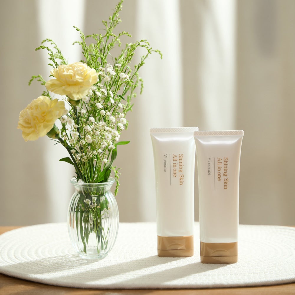 ヴィーコスメ 〈ヴィー薬用シャイニングスキンオールインワン〉　2023年6月6日(火) 新発売。たっぷり16種類の保湿成分が年齢を重ねた肌に潤いを与え、肌力(※1)を整えていくオールインワンジェル。のサブ画像1