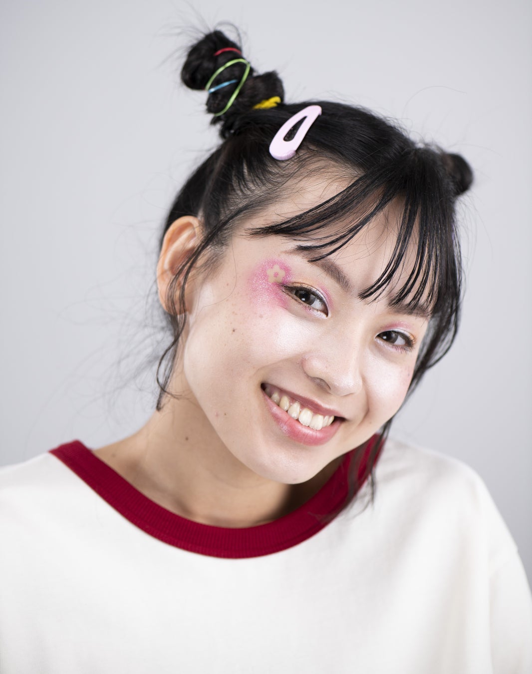 2023年夏の野外フェスは、ビジュー＆デイジーがポイントのシールメイクで視線を独り占め！マリークヮント流「お目立ちメイク」HOW TO動画公開のサブ画像6