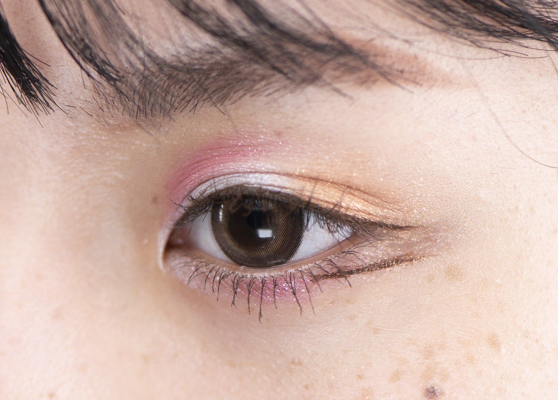 2023年夏の野外フェスは、ビジュー＆デイジーがポイントのシールメイクで視線を独り占め！マリークヮント流「お目立ちメイク」HOW TO動画公開のサブ画像9